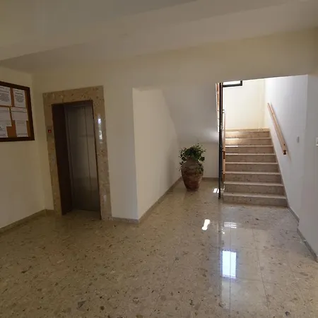 아파트 Mistral One Bedroom Flat 라르나카